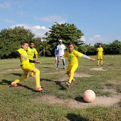 24313 Football School Colombia 425